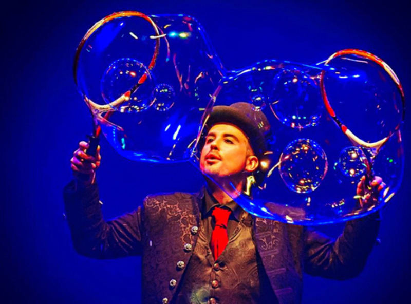 Шоу мыльных пузырей