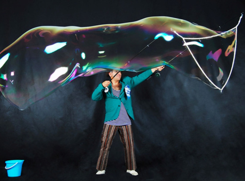 Шоу гигантских мыльных пузырей